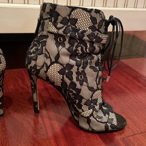 Brian Atwood lace pumps - Picture 3 of 7